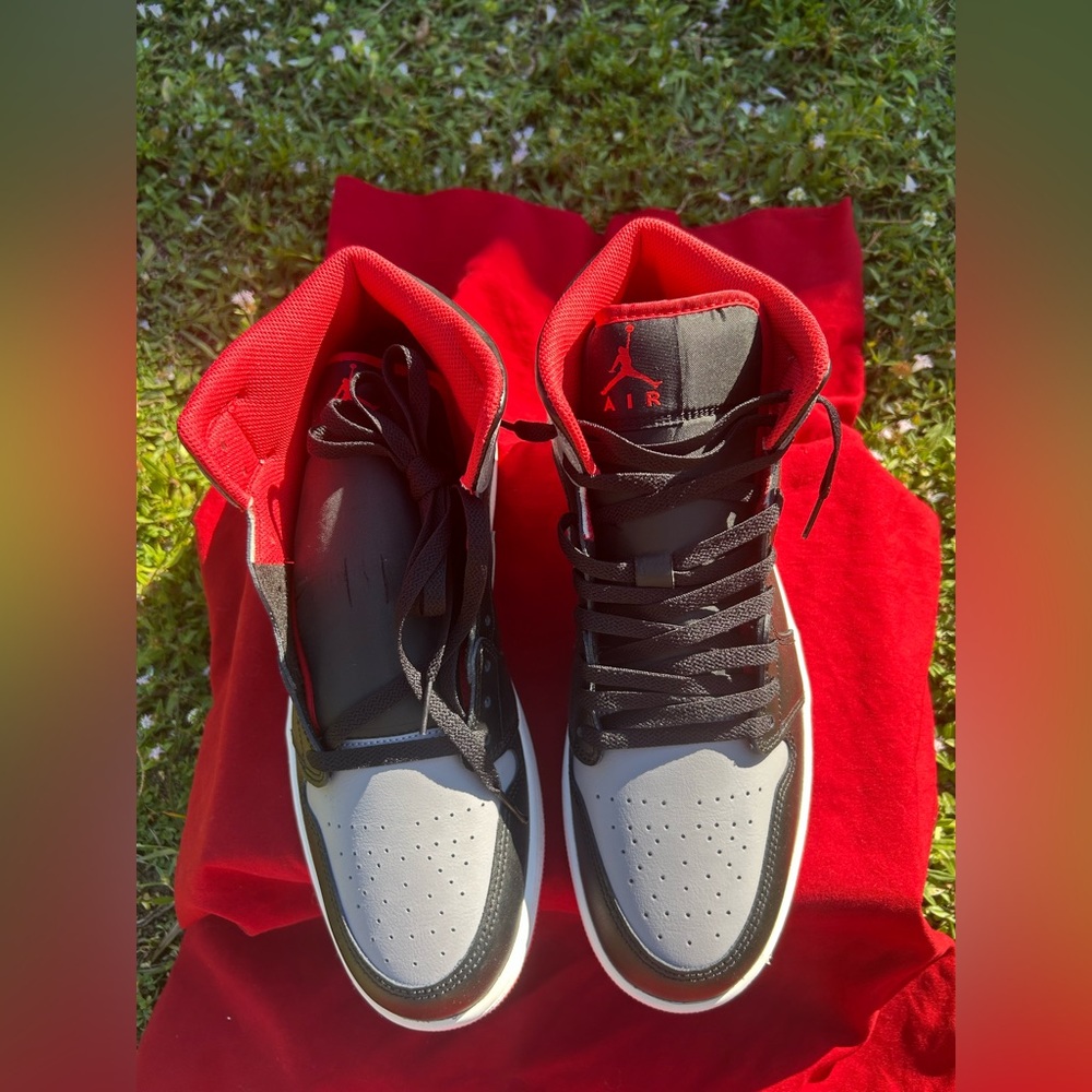 Jordan Men's Black, Red, and Gray Sneakers